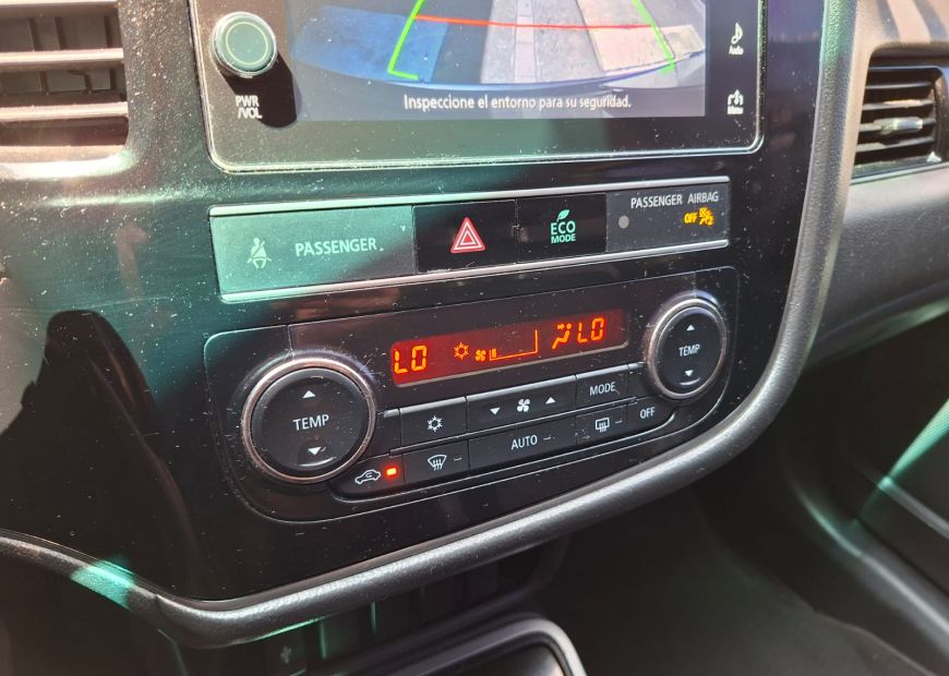 MITSUBISHI OUTLANDER (2015)