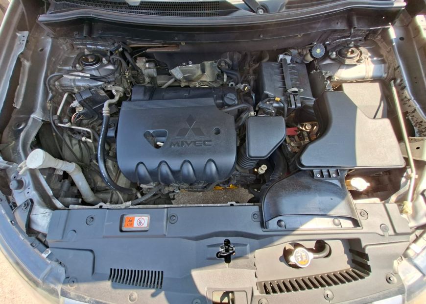 MITSUBISHI OUTLANDER (2015)