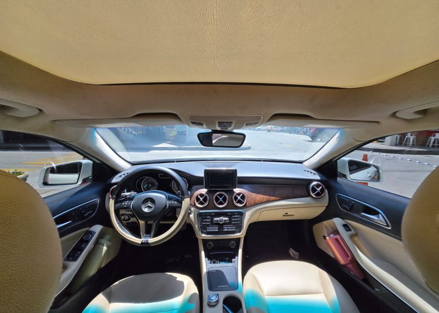 MERCEDES-BENZ GLA (2015)