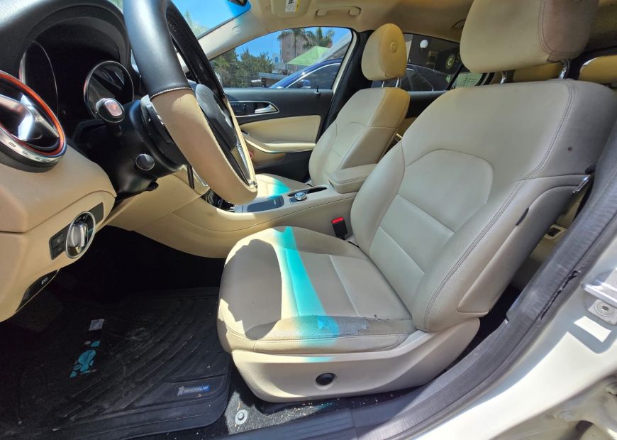 MERCEDES-BENZ GLA (2015)