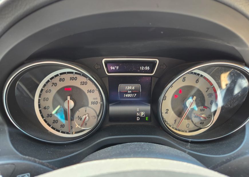 MERCEDES-BENZ GLA (2015)