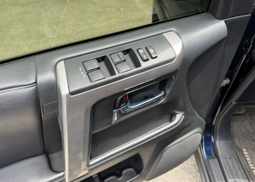 TOYOTA 4RUNNER (2016)