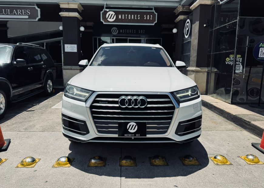AUDI Q7 (2017)
