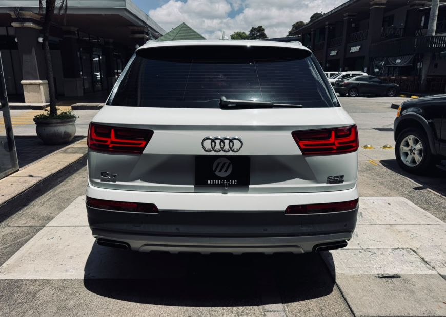 AUDI Q7 (2017)