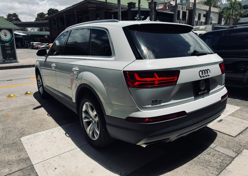 AUDI Q7 (2017)