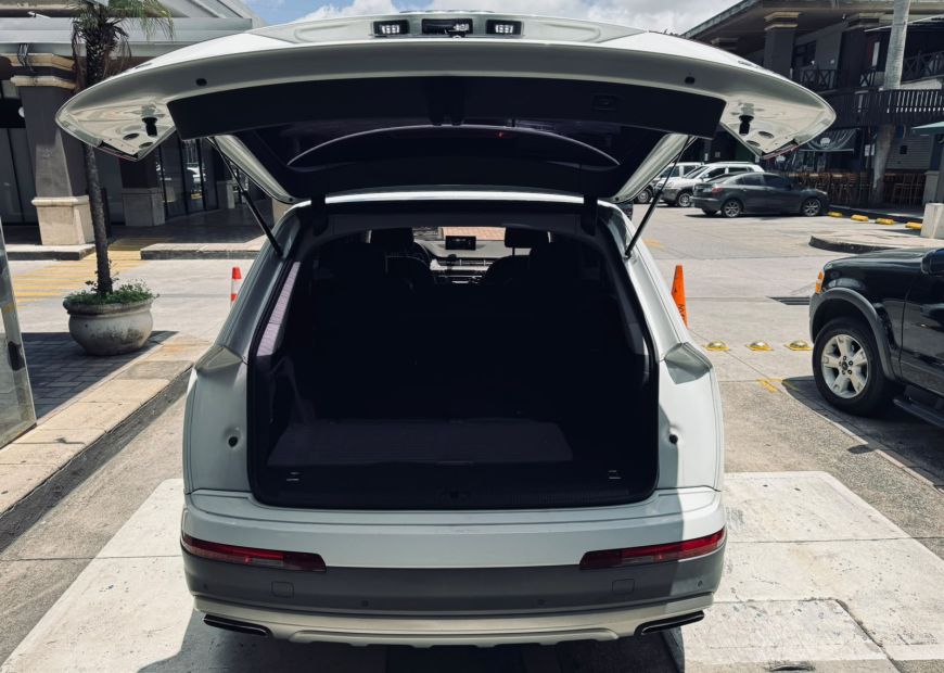 AUDI Q7 (2017)