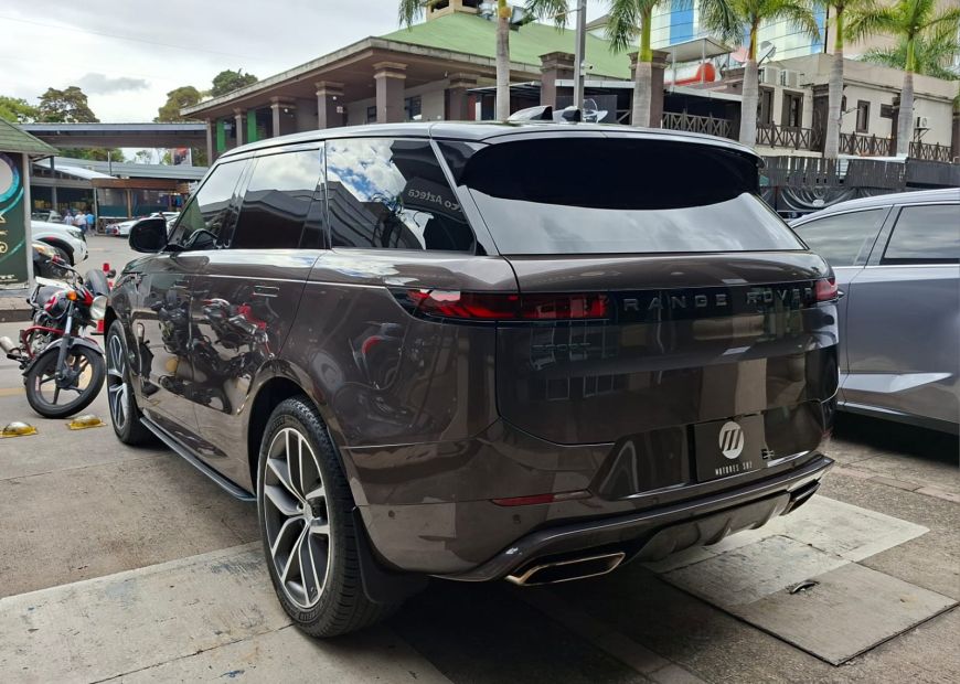 LAND ROVER RANGE ROVER (2025)