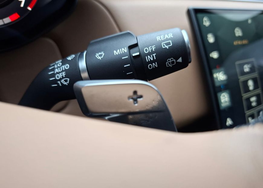 LAND ROVER RANGE ROVER (2025)