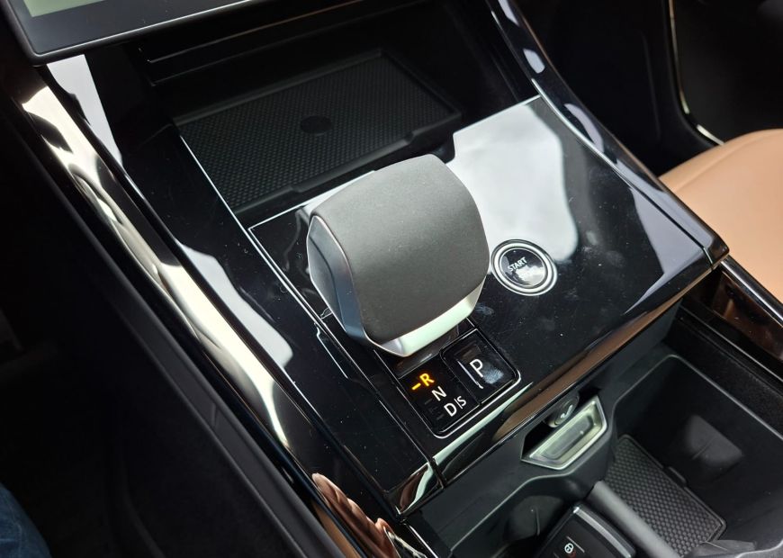 LAND ROVER RANGE ROVER (2025)