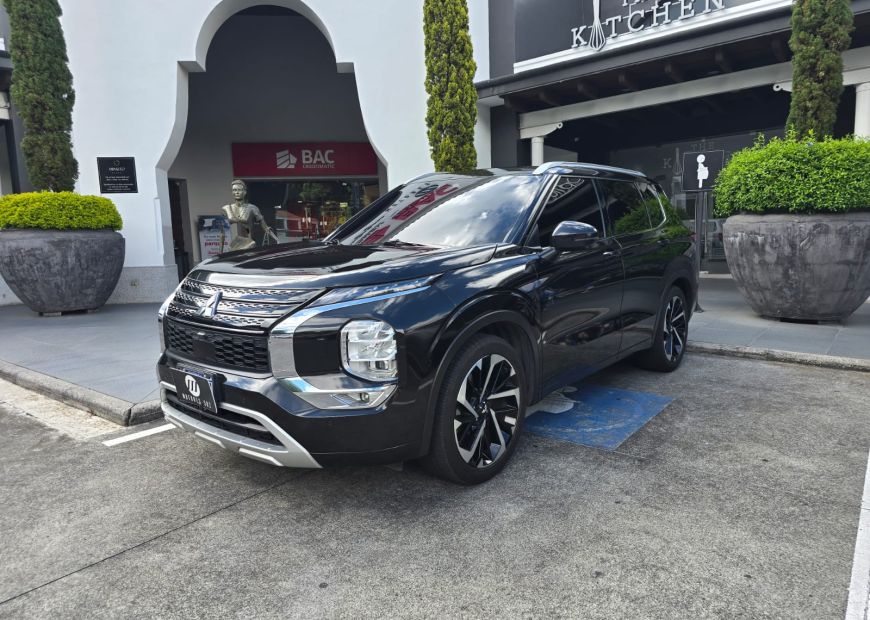MITSUBISHI OUTLANDER (2023)