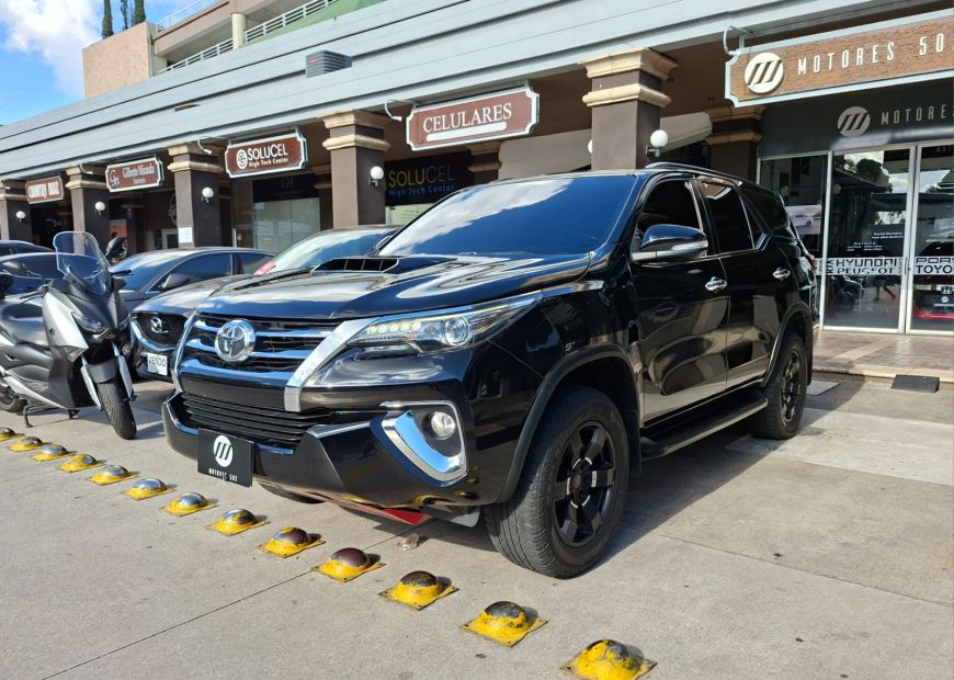TOYOTA FORTUNER (2017)