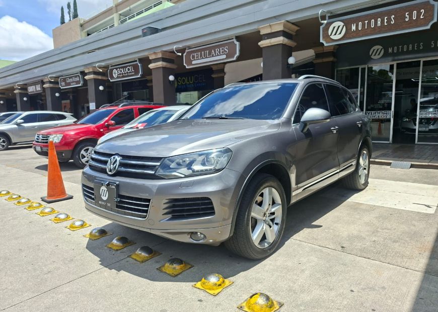VOLKSWAGEN TOUAREG (2011)