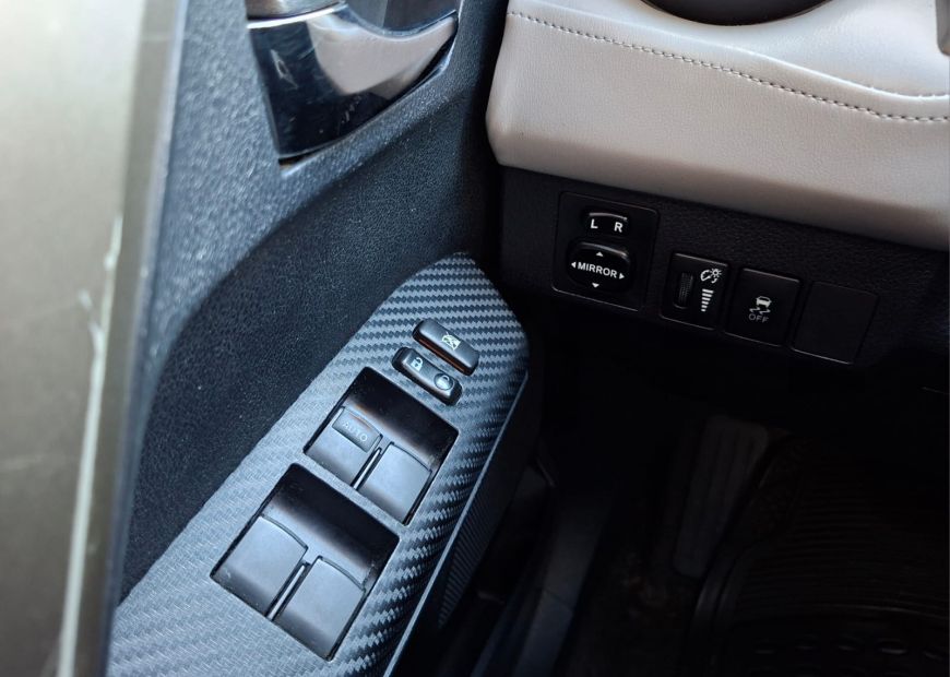 TOYOTA RAV4 (2014)