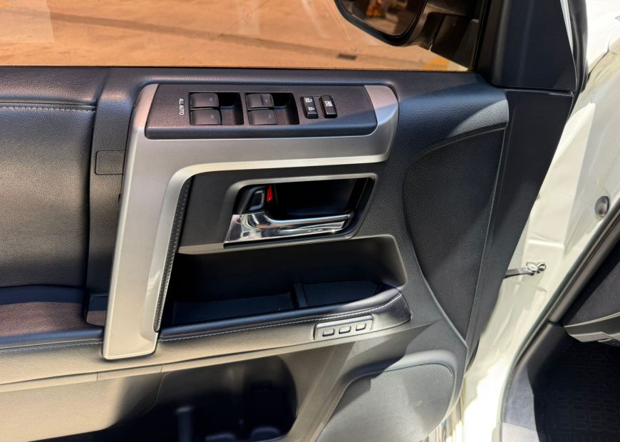 TOYOTA 4RUNNER (2016)