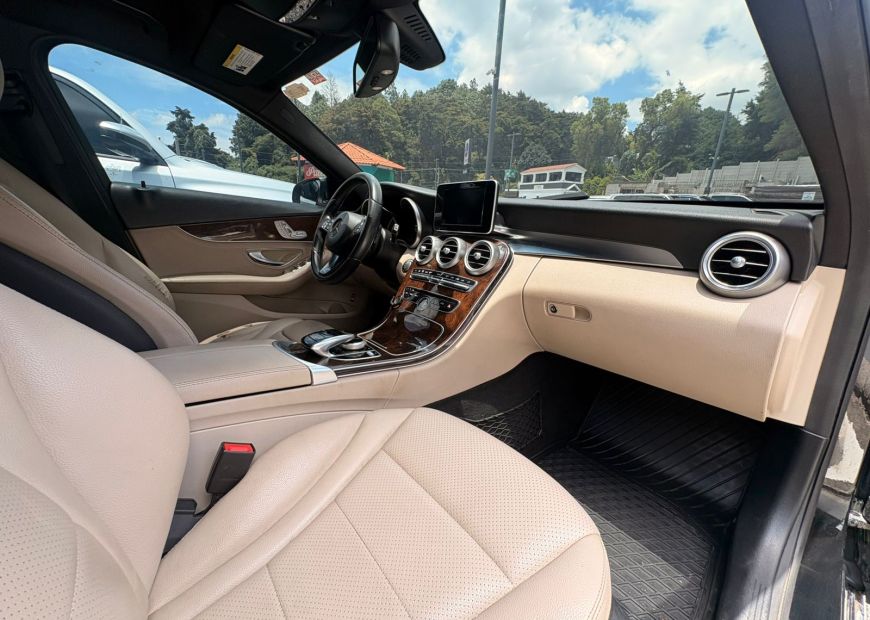 MERCEDES-BENZ C (2015)