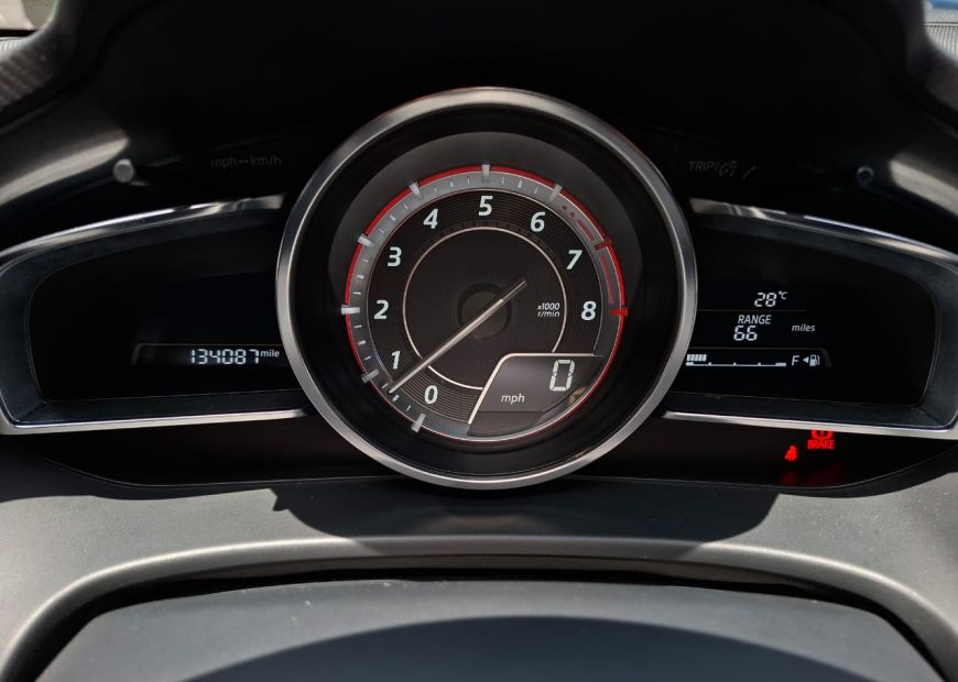 MAZDA 3 (2015)