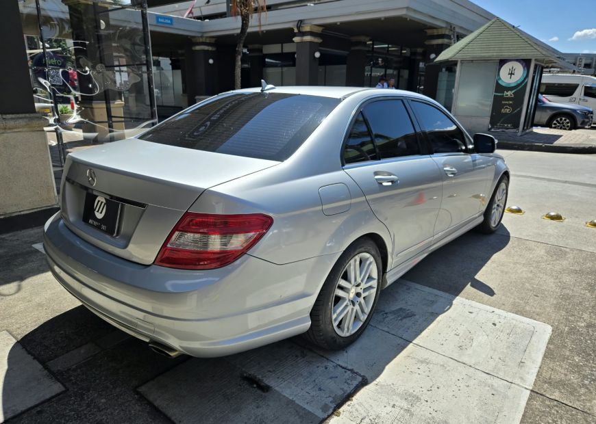 MERCEDES-BENZ C (2009)