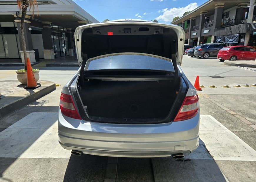 MERCEDES-BENZ C (2009)