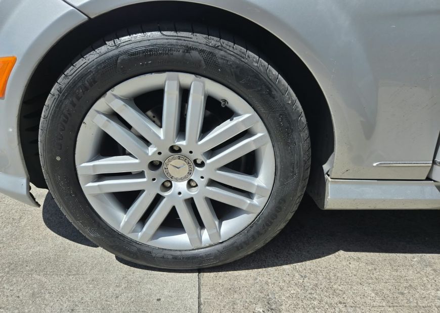 MERCEDES-BENZ C (2009)