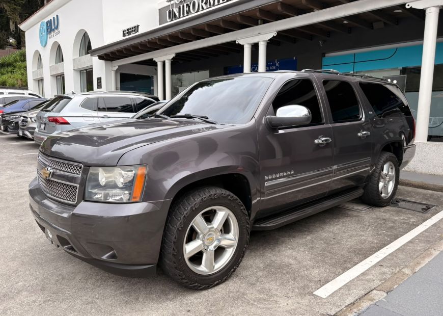 CHEVROLET SUBURBAN (2011)